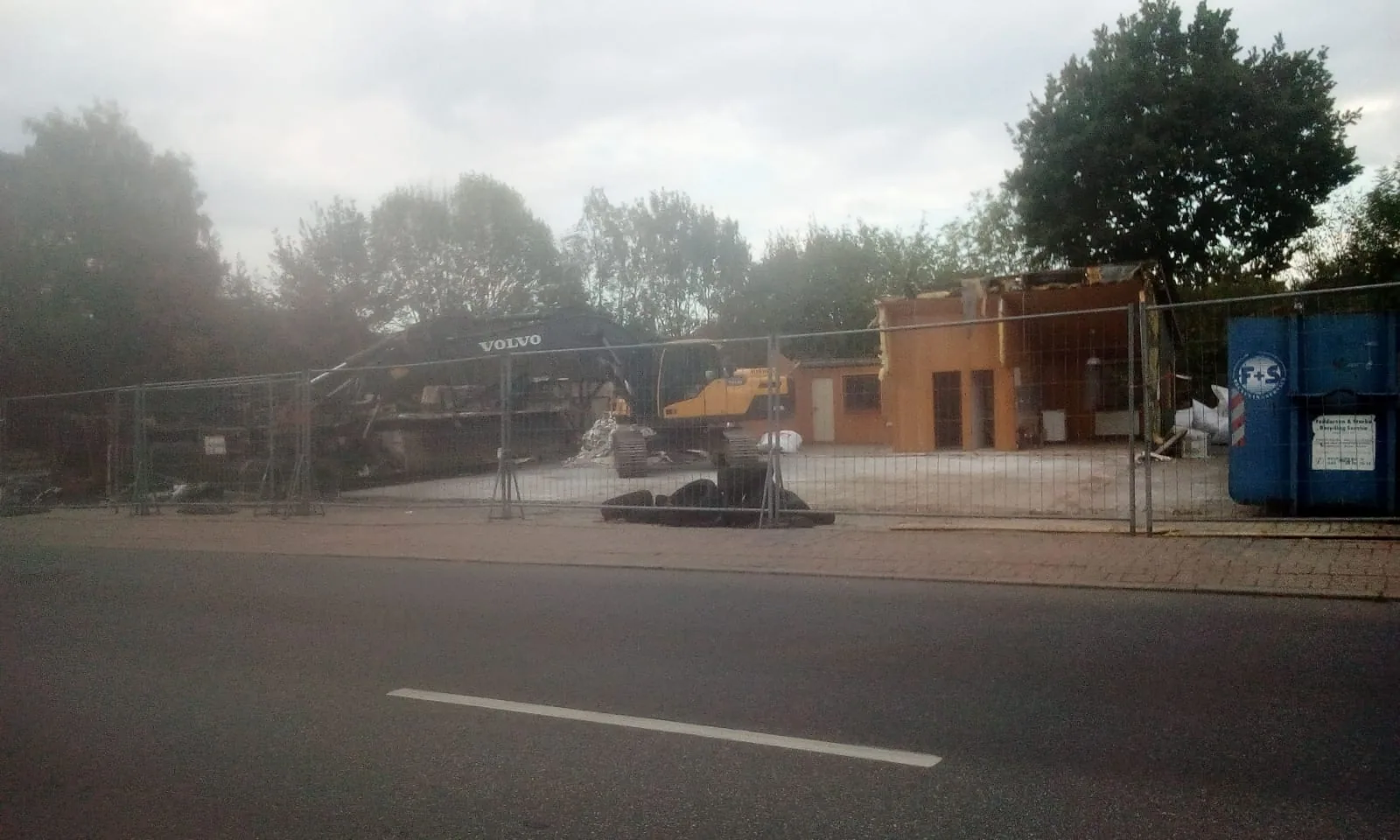 Zufahrt zum Betriebsgelände von Erdbau-Friedel in Henstedt-Ulzburg