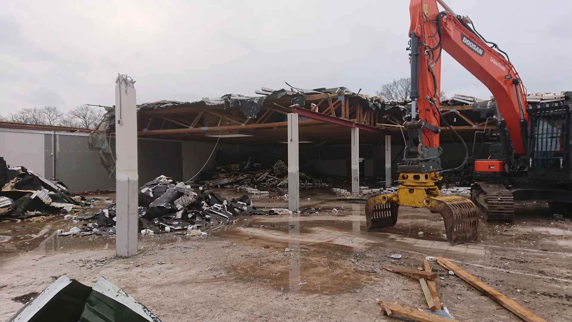 Rückbau einer Gewerbehalle bis auf das Tragwerk